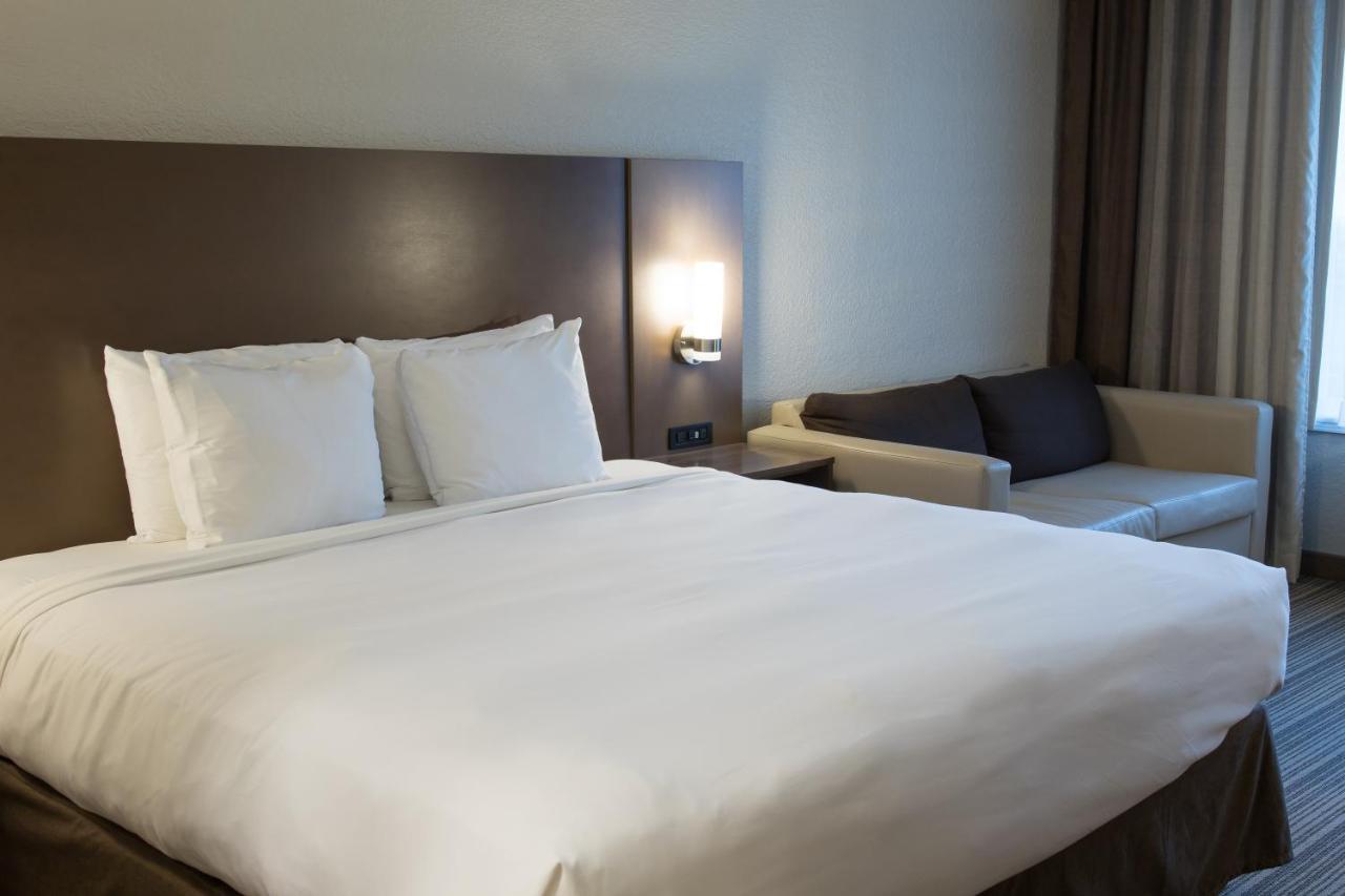 Country & By Radisson, Platteville, Wi
