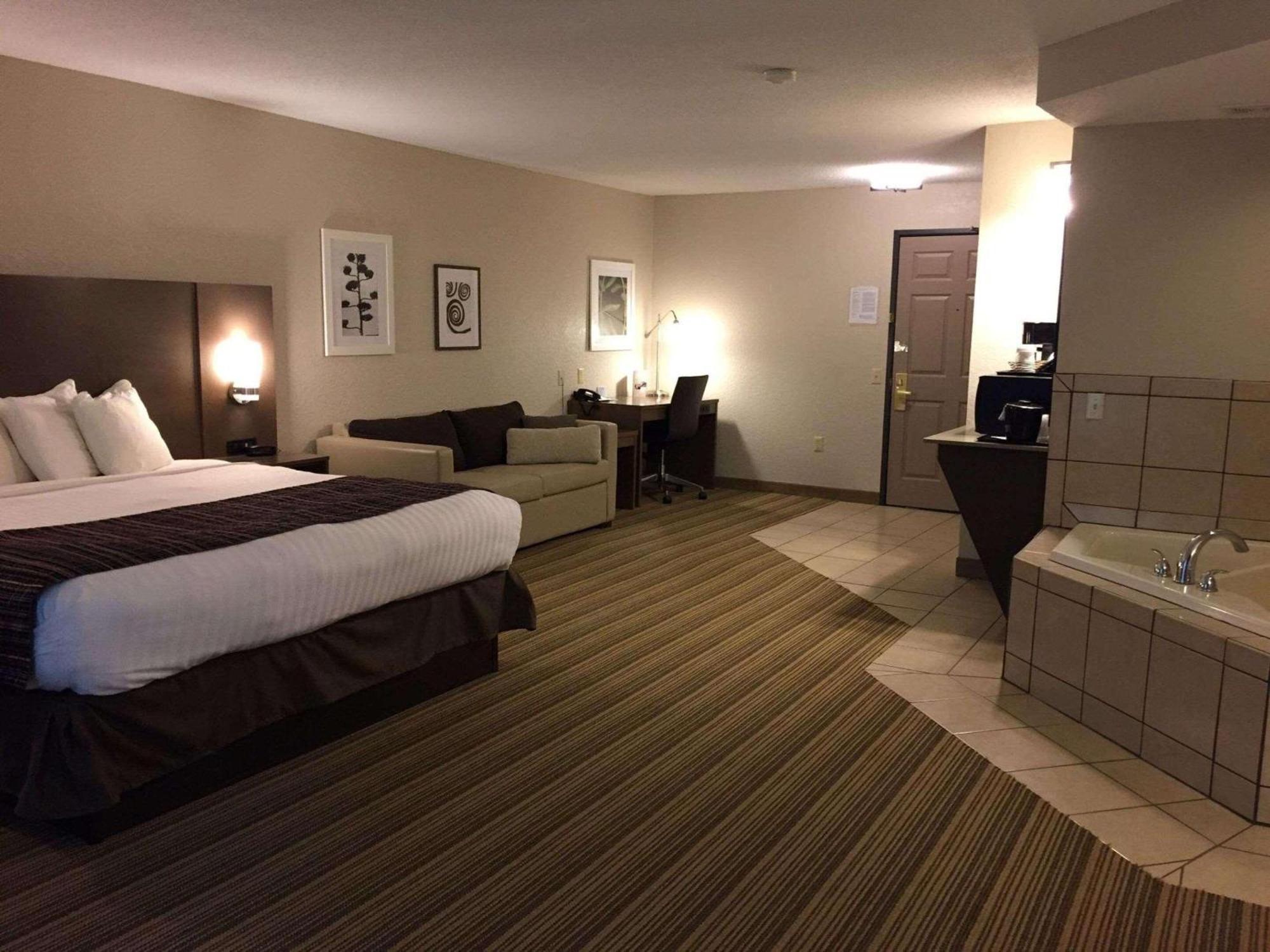 Country & By Radisson, Platteville, Wi