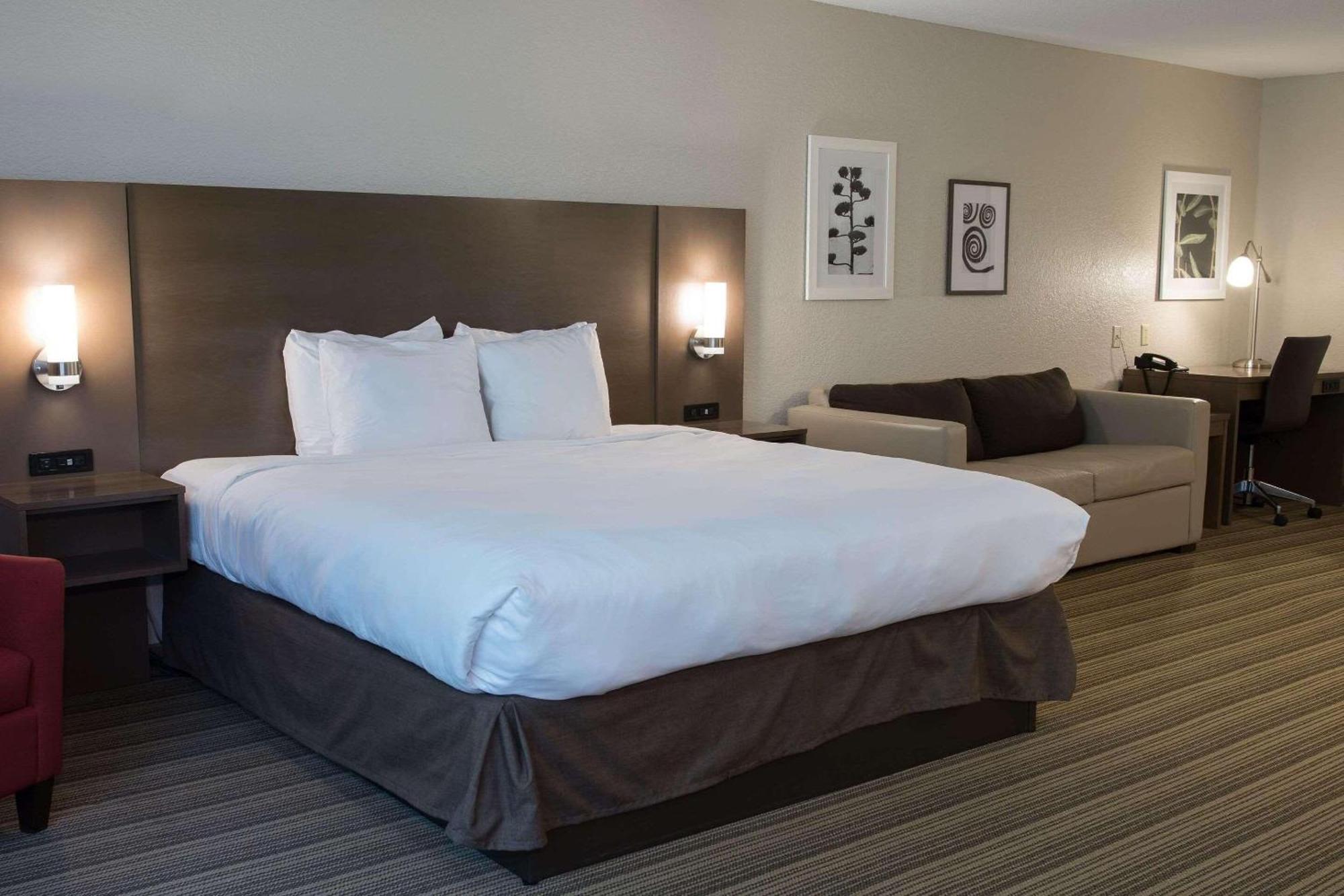 Country & By Radisson, Platteville, Wi Hotel