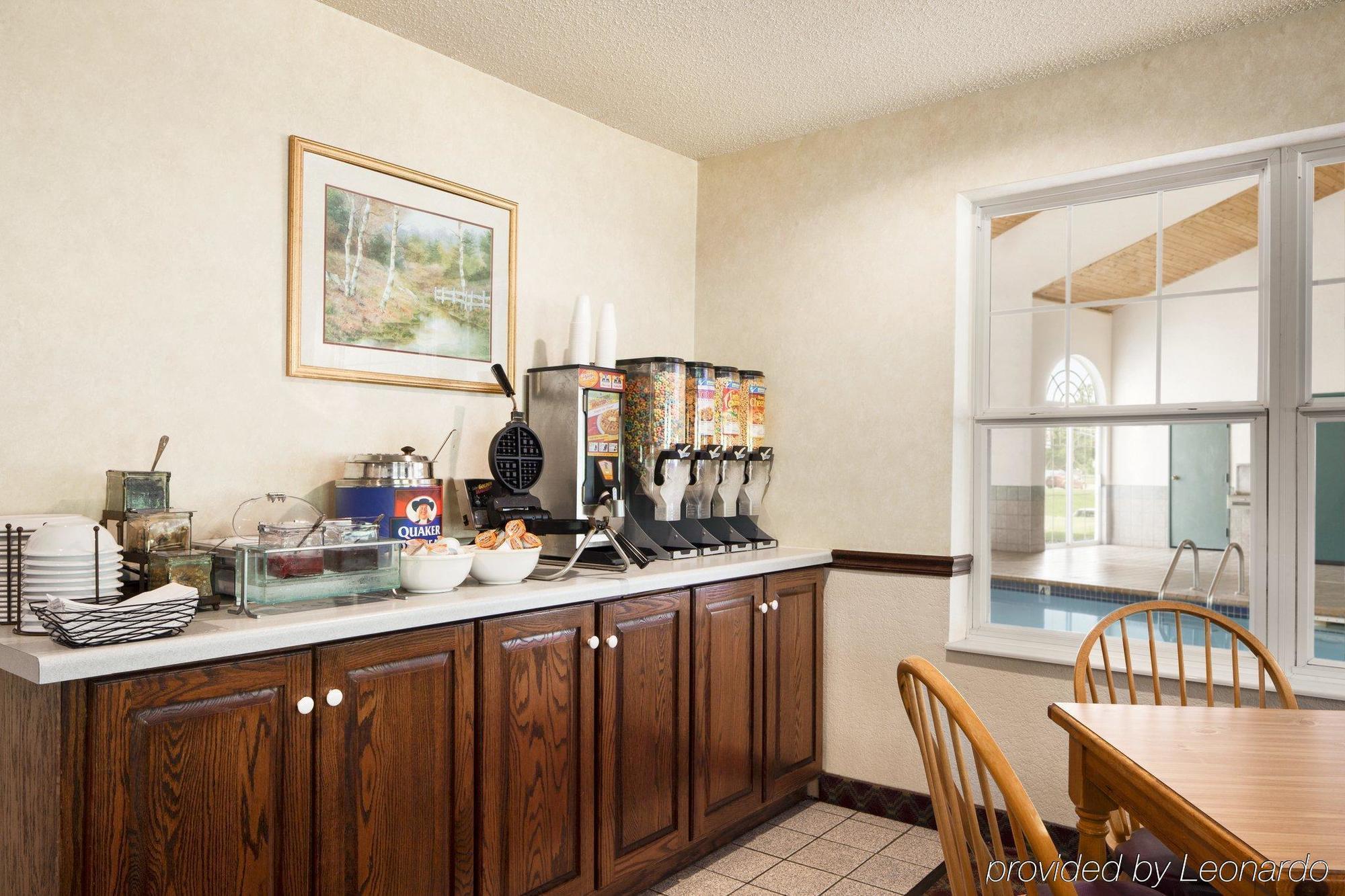 Country & By Radisson, Platteville, Wi Hotel