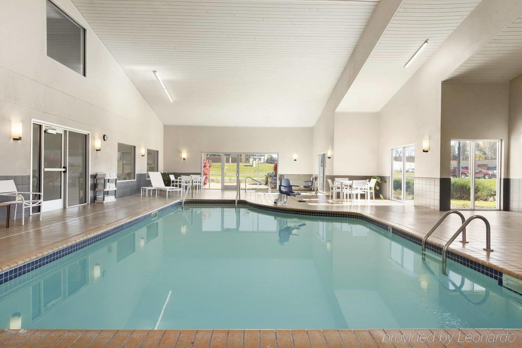 Hotel Country & By Radisson, Platteville, Wi 3*