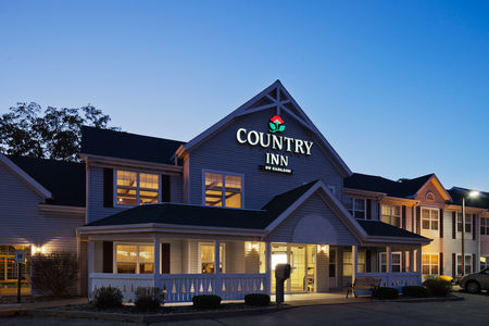 Country & By Radisson, Platteville, Wi 3*