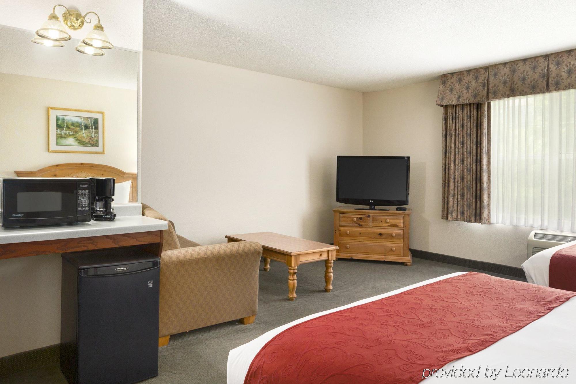 Country & By Radisson, Platteville, Wi 3*